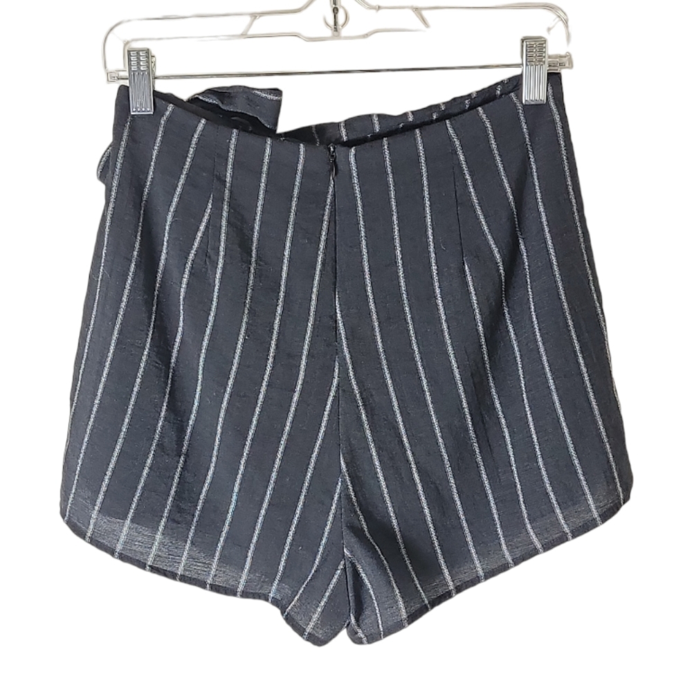 Tobi black gray high waidted stripe faux wrap lined skort size medium - Picture 2 of 7